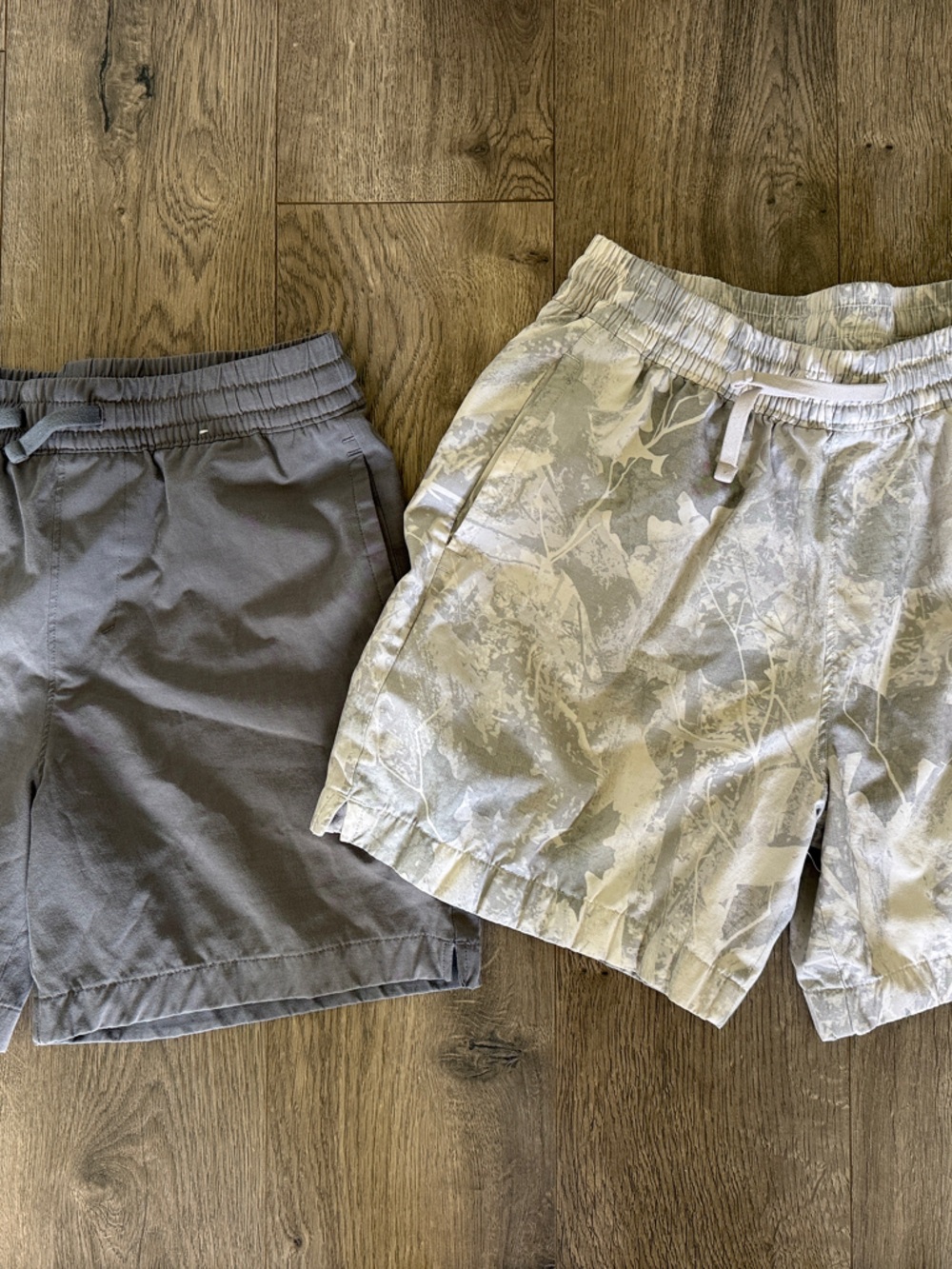 Abercrombie kids size 11/12 Elastic Waist Shorts Set - Gray & Light Camo